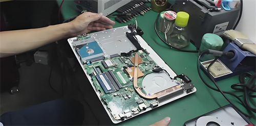 选择华硕官方维修,享受专业技术支持,彻底排除各类故障问题 选择华硕官方维修,享受专业技术支持,彻底排除各类故障问题