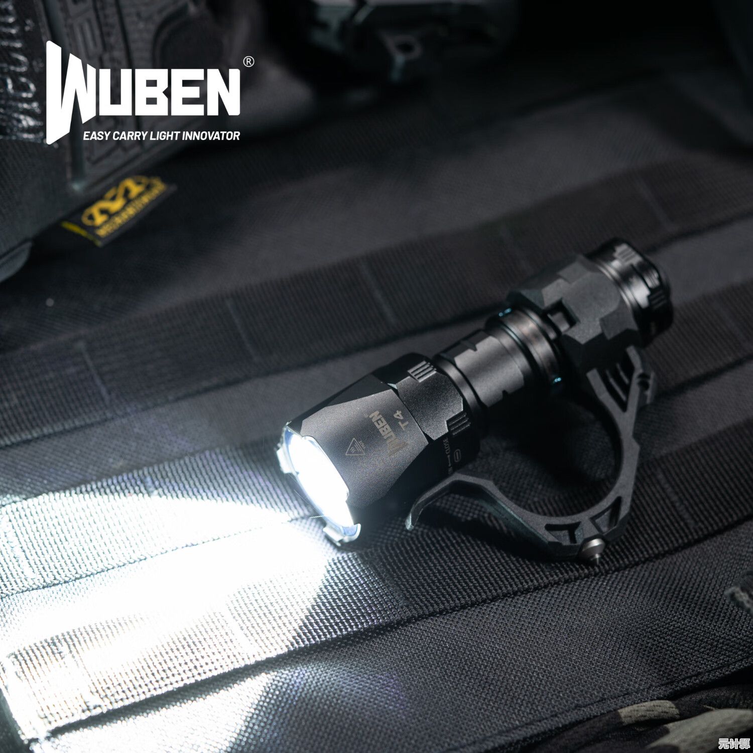 专业强光便携手电，持久续航守护你的夜间旅程