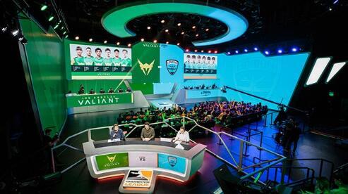 还在玩传统跑酷？跑酷竞技场》的炮弹冲刺让你爽翻天！