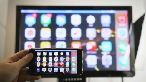 将手机画面无线投射至电视，尽享宽广视觉盛宴