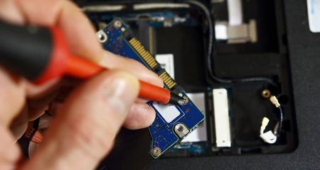 笔记本电脑漏电隐患需警惕,安全保障刻不容缓 笔记本电脑漏电隐患需警惕,安全保障刻不容缓