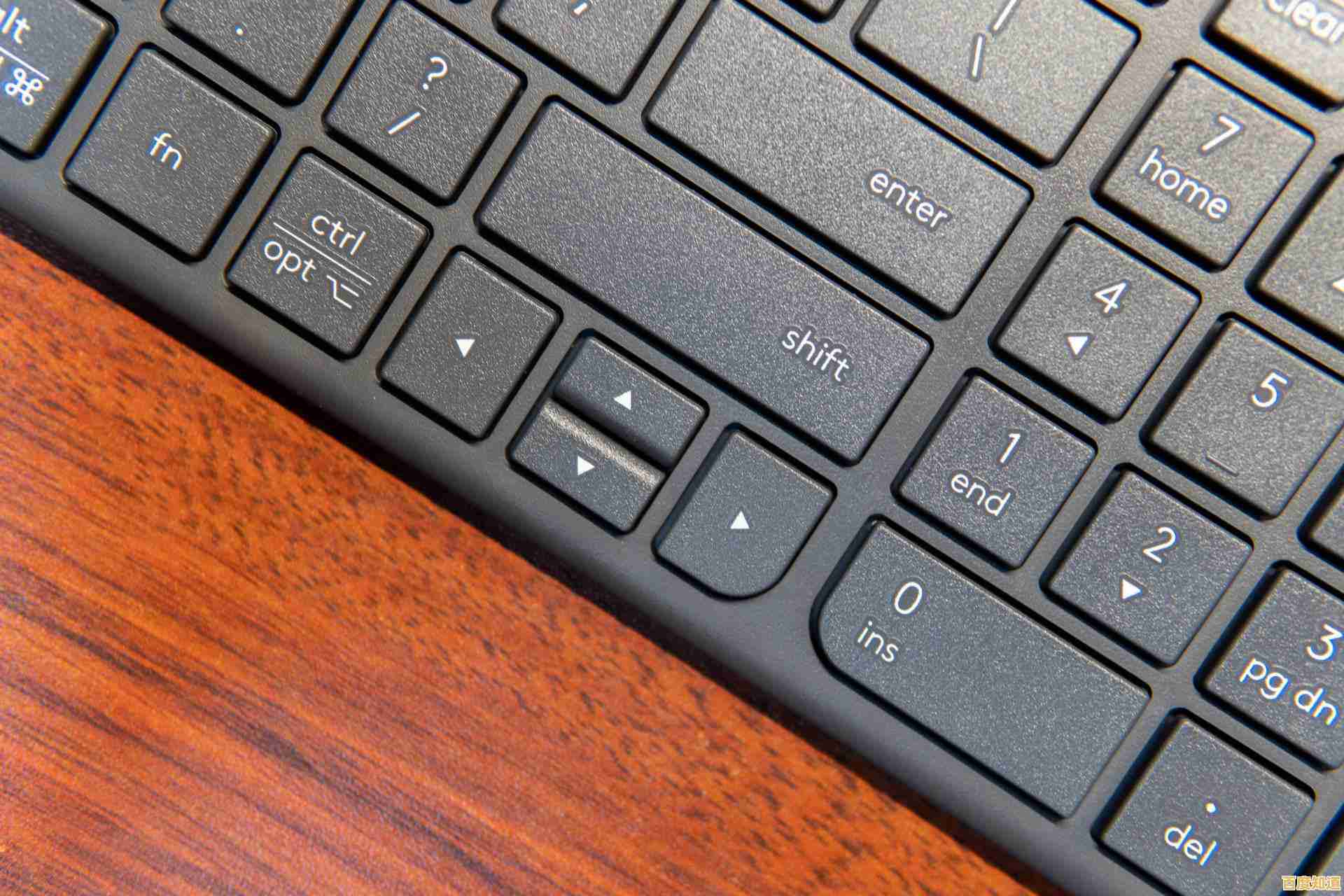 便携蓝牙键盘助力高效办公，智能连接让工作更轻松自如